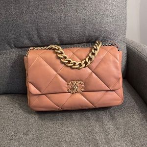 Authentic Chanel 19 large 21P caramel